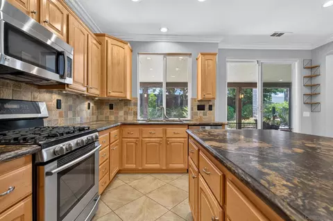 Kitchen - 27691 Sonora Cir, Temecula, CA 92591 photo 4 of 4