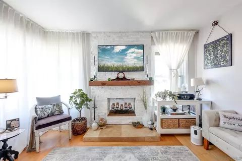 Living - 10654 Holborn Ct, Santee, CA 92071 photo 2 of 3