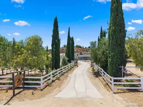 37200 Mesa Rd, Temecula, CA 92592 photo 2