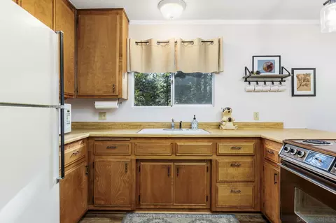 Kitchen - 52275 Sylvan Way, Idyllwild, CA 92549 photo 3 of 3