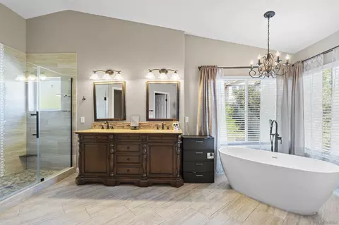 Bath - 45632 Corte Lobos, Temecula, CA 92592 photo 2 of 7