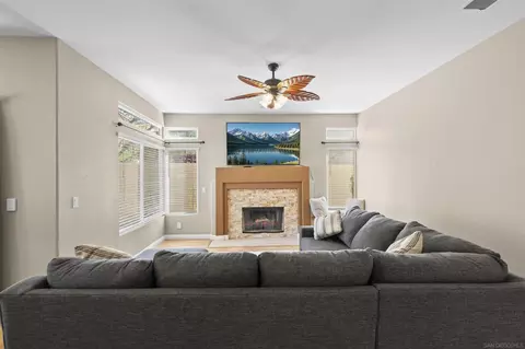 Living - 45632 Corte Lobos, Temecula, CA 92592 photo 2 of 3