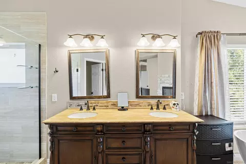 Bath - 45632 Corte Lobos, Temecula, CA 92592 photo 3 of 7