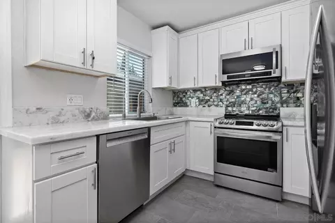 Kitchen - 10628 Queen Jessica Ln, Santee, CA 92071 photo 4 of 7