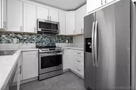 Kitchen - 10628 Queen Jessica Ln, Santee, CA 92071 photo 5 of 7