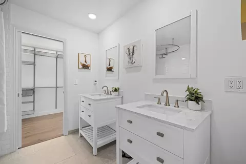 Bath - 714 Piedras Oro Calle, Encinitas, CA 92024 photo 6 of 9
