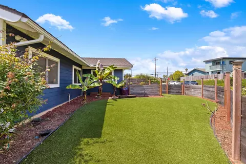 Exterior - 714 Piedras Oro Calle, Encinitas, CA 92024 photo 4 of 11