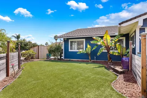 Exterior - 714 Piedras Oro Calle, Encinitas, CA 92024 photo 5 of 11