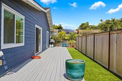 Exterior - 714 Piedras Oro Calle, Encinitas, CA 92024 photo 10 of 11