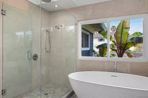 Bath - 714 Piedras Oro Calle, Encinitas, CA 92024 photo 4 of 9