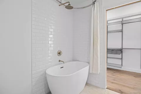 Bath - 714 Piedras Oro Calle, Encinitas, CA 92024 photo 9 of 9