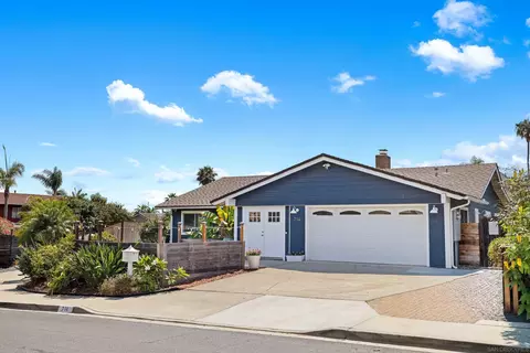 Exterior - 714 Piedras Oro Calle, Encinitas, CA 92024 photo 2 of 11
