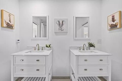 Bath - 714 Piedras Oro Calle, Encinitas, CA 92024 photo 7 of 9