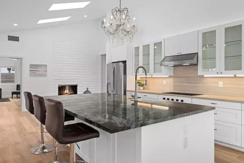 Kitchen - 714 Piedras Oro Calle, Encinitas, CA 92024 photo 3 of 6