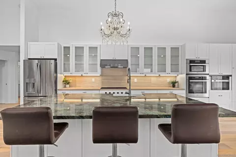 Kitchen - 714 Piedras Oro Calle, Encinitas, CA 92024 photo 6 of 6