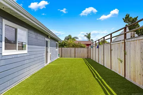Exterior - 714 Piedras Oro Calle, Encinitas, CA 92024 photo 7 of 11