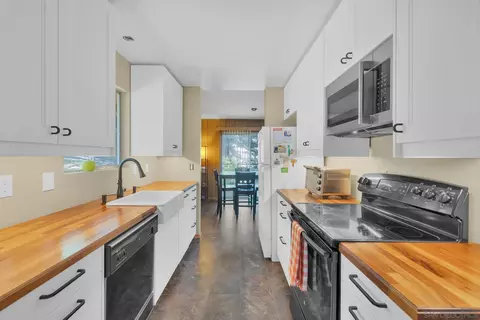 Kitchen - 2816 Heliotrope Dr, Julian, CA 92036 photo 2 of 6