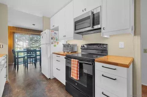 Kitchen - 2816 Heliotrope Dr, Julian, CA 92036 photo 3 of 6