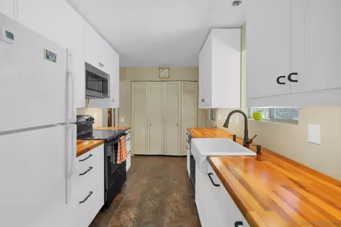 Kitchen - 2816 Heliotrope Dr, Julian, CA 92036 photo 1 of 6