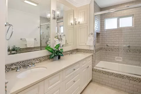 Bath - 6359 Lambda Dr, San Diego, CA 92120 photo 6 of 10