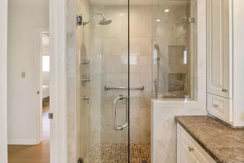 Bath - 6359 Lambda Dr, San Diego, CA 92120 photo 5 of 10