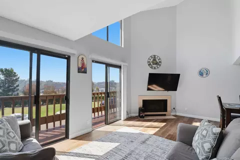 6862 Camino Berdecio, San Diego, CA 92111