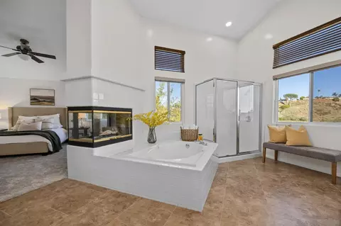 Bath - 5056 Corte Alacante, Oceanside, CA 92057 photo 2 of 5