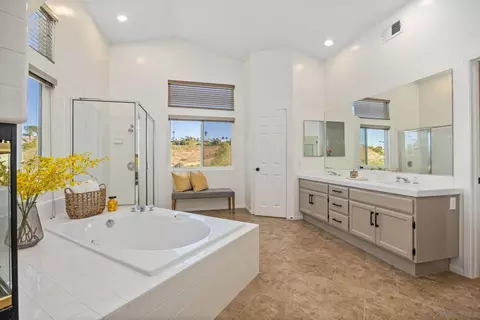 Bath - 5056 Corte Alacante, Oceanside, CA 92057 photo 3 of 5