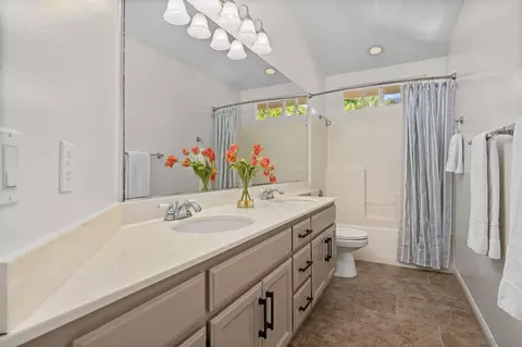 Bath - 5056 Corte Alacante, Oceanside, CA 92057 photo 5 of 5