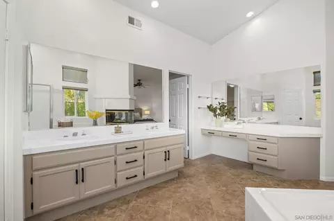Bath - 5056 Corte Alacante, Oceanside, CA 92057 photo 4 of 5