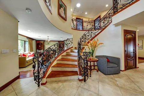 2540 Chatsworth, San Diego, CA 92106