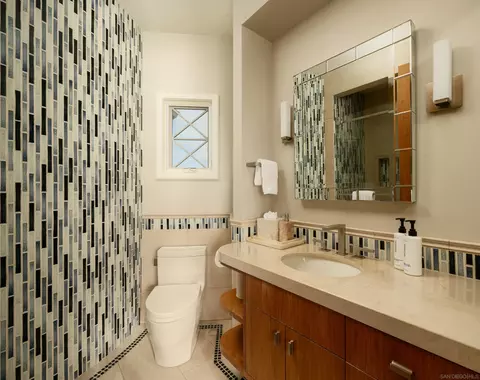Bath - 824 Neptune Ave, Encinitas, CA 92024 photo 4 of 4