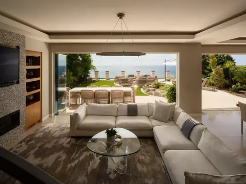 Living - 824 Neptune Ave, Encinitas, CA 92024 photo 1 of 3