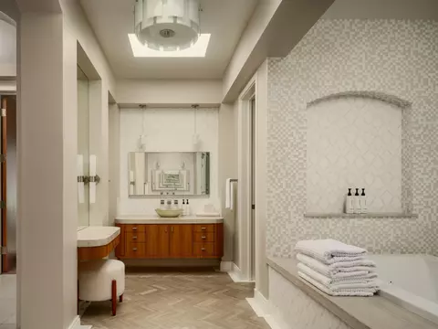 Bath - 824 Neptune Ave, Encinitas, CA 92024 photo 3 of 4