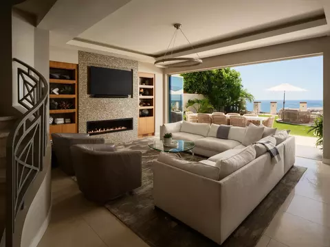 Living - 824 Neptune Ave, Encinitas, CA 92024 photo 2 of 3