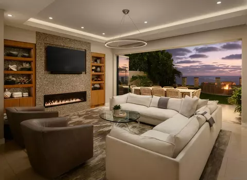 Living - 824 Neptune Ave, Encinitas, CA 92024 photo 3 of 3