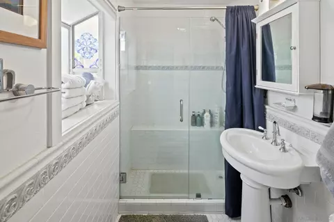 Bath - 649 I Ave, Coronado, CA 92118 photo 1 of 4