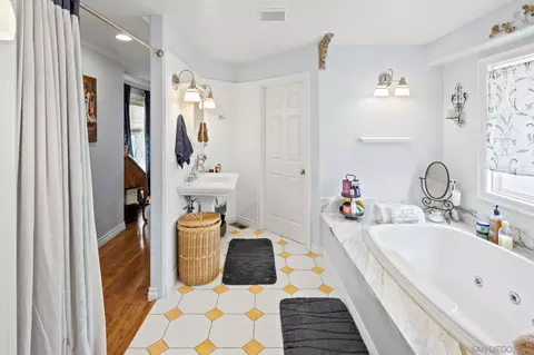 Bath - 649 I Ave, Coronado, CA 92118 photo 4 of 4