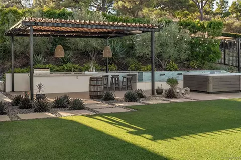 Exterior - 3947 Rancho Smt, Encinitas, CA 92024 photo 5 of 9