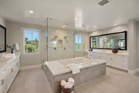Bath - 3947 Rancho Smt, Encinitas, CA 92024 photo 1 of 2