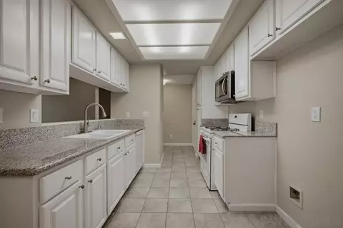 Kitchen - 30559 Moontide, Temecula, CA 92592 photo 2 of 2