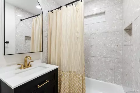 Bath - 1053 4th St, Imperial Beach, CA 91932 photo 3 of 3