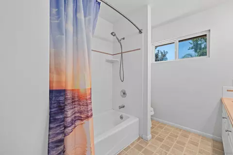 Bath - 9193 Vista Entrada, Lakeside, CA 92040 photo 5 of 6