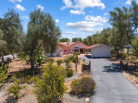 579 Alpine Trail Rd, Alpine, CA 91901 photo 2