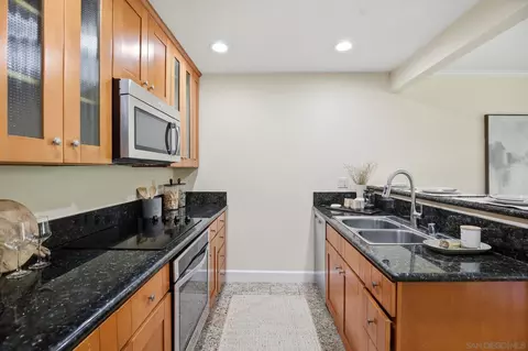 Kitchen - 8650 Via Mallorca #E, La Jolla, CA 92037 photo 2 of 2