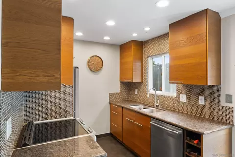Kitchen - 981 N Vulcan Ave #7, Encinitas, CA 92024 photo 2 of 3