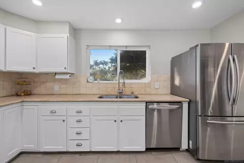 Kitchen - 1829 Via Corina, Alpine, CA 91901 photo 4 of 5