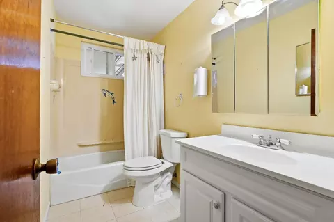 Bath - 13049 Lindo Ln, Lakeside, CA 92040 photo 1 of 3