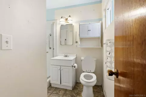 Bath - 13049 Lindo Ln, Lakeside, CA 92040 photo 3 of 3