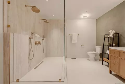 Bath - 4222 Helix Del Sur, La Mesa, CA 91941 photo 2 of 8